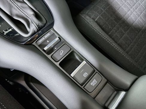 Used 2026 Honda HR-V LX image 15