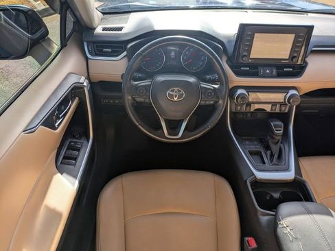 Used 2021 Toyota RAV4 XLE Premium image 17