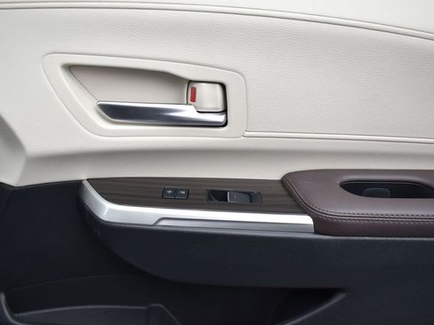 Used 2023 Toyota Sienna Platinum image 27