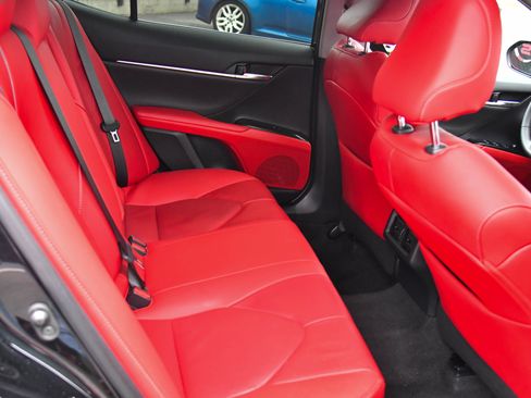 Used 2019 Toyota Camry XSE image 40