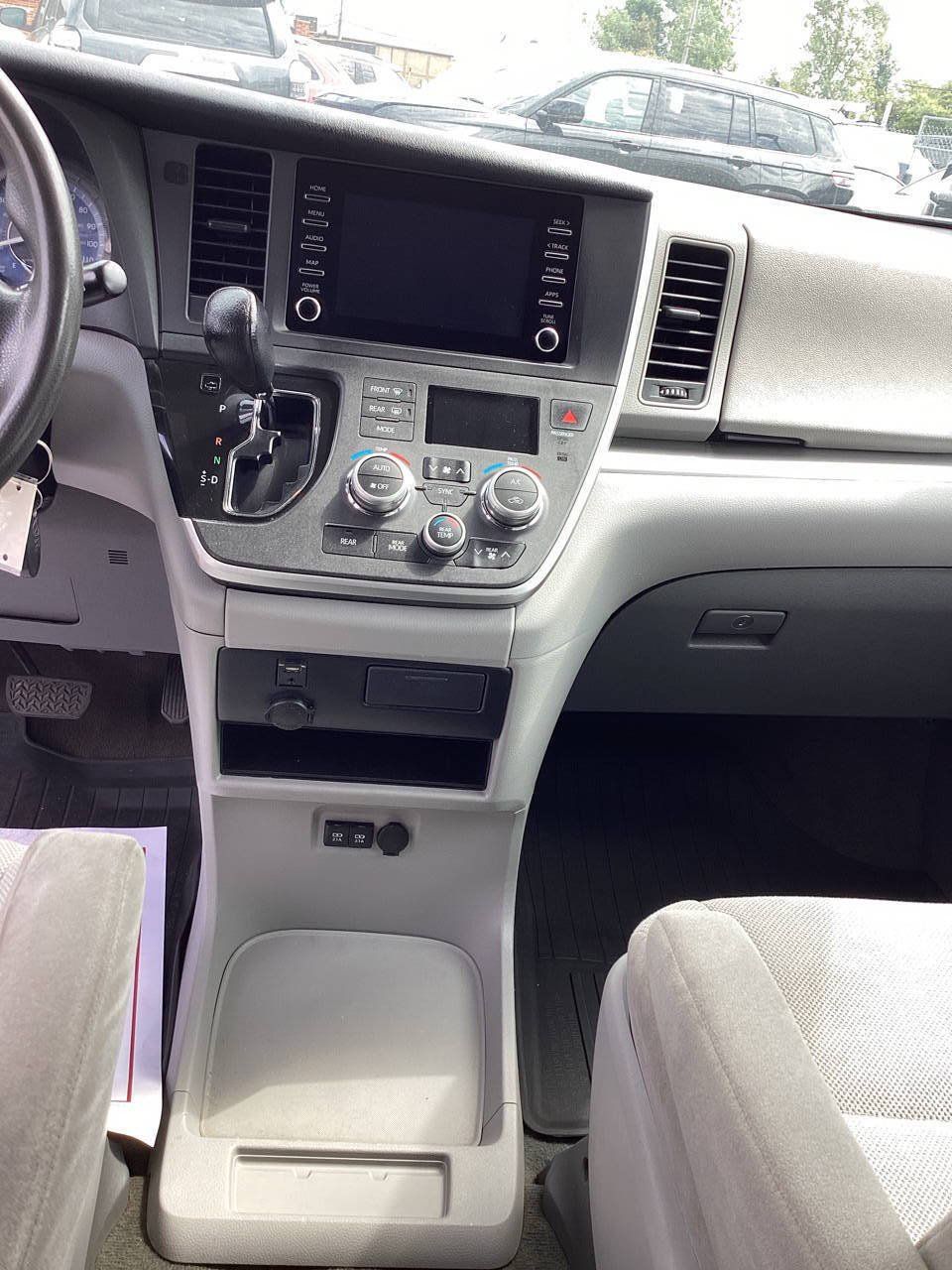 Used 2020 Toyota Sienna L FWD image 20