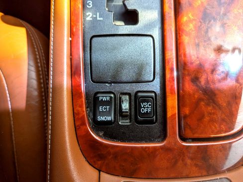 Used 2004 Lexus SC 430 Convertible image 24