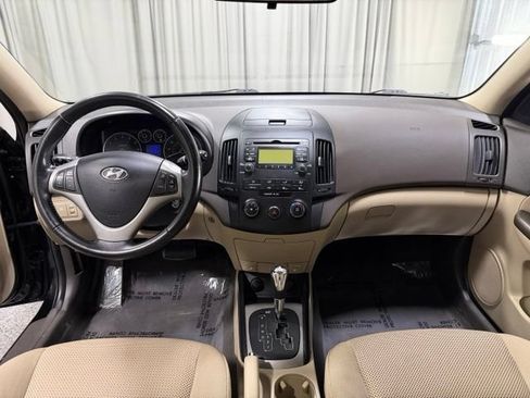 Used 2010 Hyundai Elantra SE FWD image 12