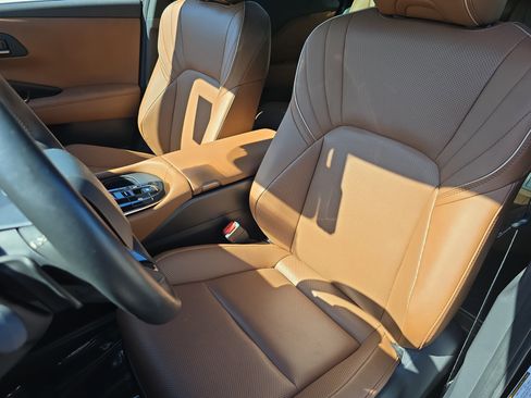 Used 2025 Toyota Crown Signia w/ Advanced Technology Package image 16