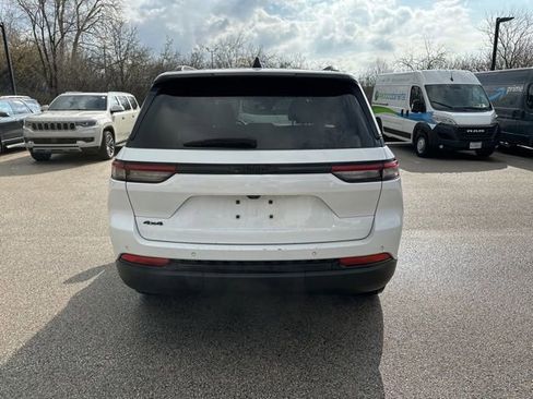 Used 2024 Jeep Grand Cherokee Altitude image 6