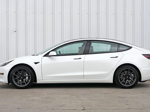 Used 2023 Tesla Model 3 Standard Range image 9