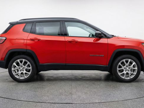 Used 2025 Jeep Compass Limited AWD/4WD image 11