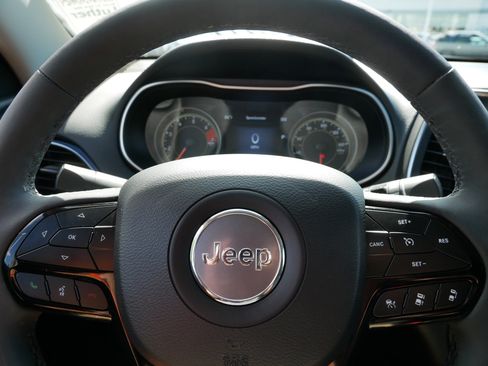 Used 2023 Jeep Cherokee Altitude Lux AWD/4WD image 25