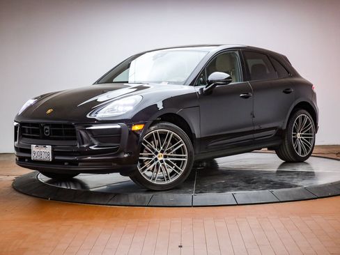Certified 2025 Porsche Macan AWD/4WD image 1