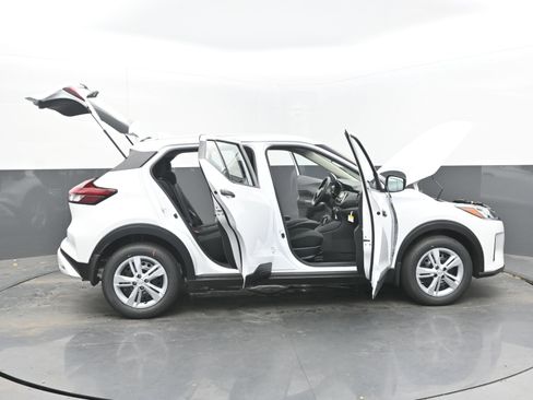 Certified 2025 Nissan Kicks Play S image 45