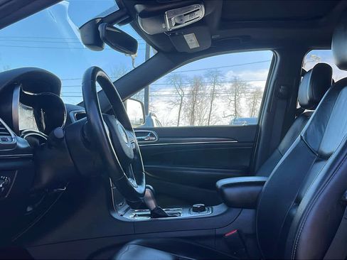 Used 2018 Jeep Grand Cherokee Limited image 10