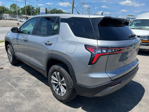 Used 2025 Chevrolet Equinox LT FWD image 4