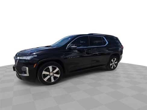 Used 2023 Chevrolet Traverse LT w/ LT Premium Package AWD/4WD image 4