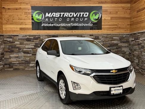 Used 2021 Chevrolet Equinox LS w/ LS Convenience Package AWD/4WD image 2