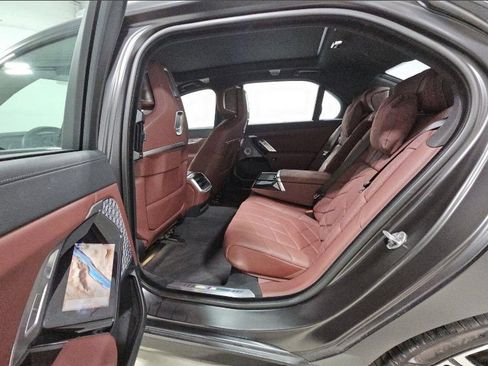 Used 2023 BMW 760i xDrive AWD/4WD image 6
