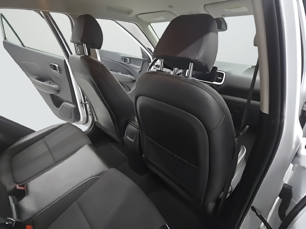 Used 2022 Hyundai Venue Limited FWD image 22