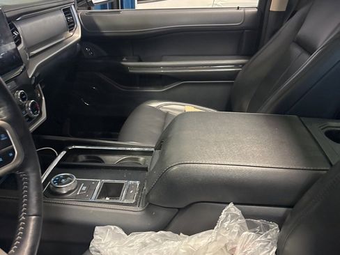 Used 2022 Ford Expedition XLT image 14