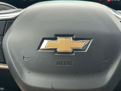 Used 2025 Chevrolet Equinox LT image 32