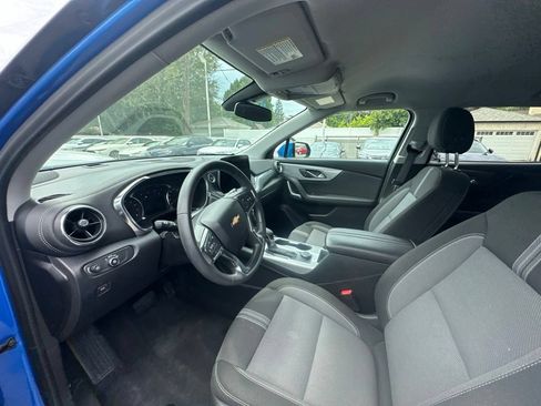 Used 2025 Chevrolet Blazer LT FWD image 2