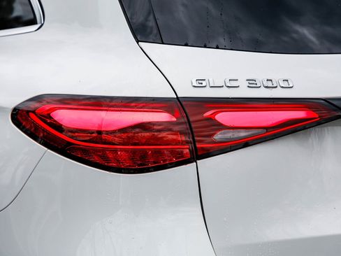 Certified 2025 Mercedes-Benz GLC 300 image 8