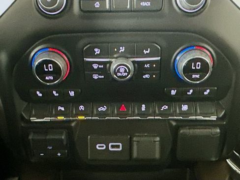 Used 2022 Chevrolet Silverado 1500 LTZ AWD/4WD image 16