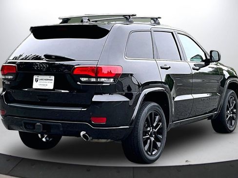 Used 2022 Jeep Grand Cherokee Laredo X AWD/4WD image 9