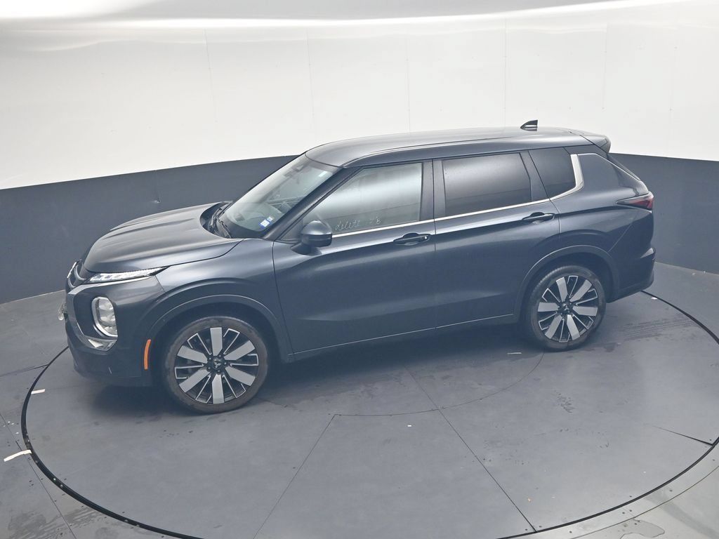 Used 2025 Mitsubishi Outlander SE FWD image 19