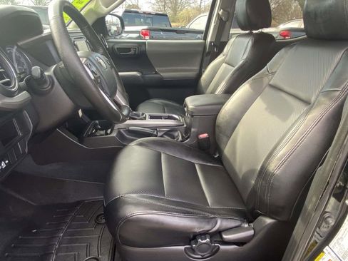 Used 2016 Toyota Tacoma SR5 w/ Towing Package image 13