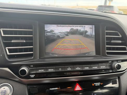 Used 2020 Hyundai Elantra Limited w/ Winter Weather Package FWD image 10