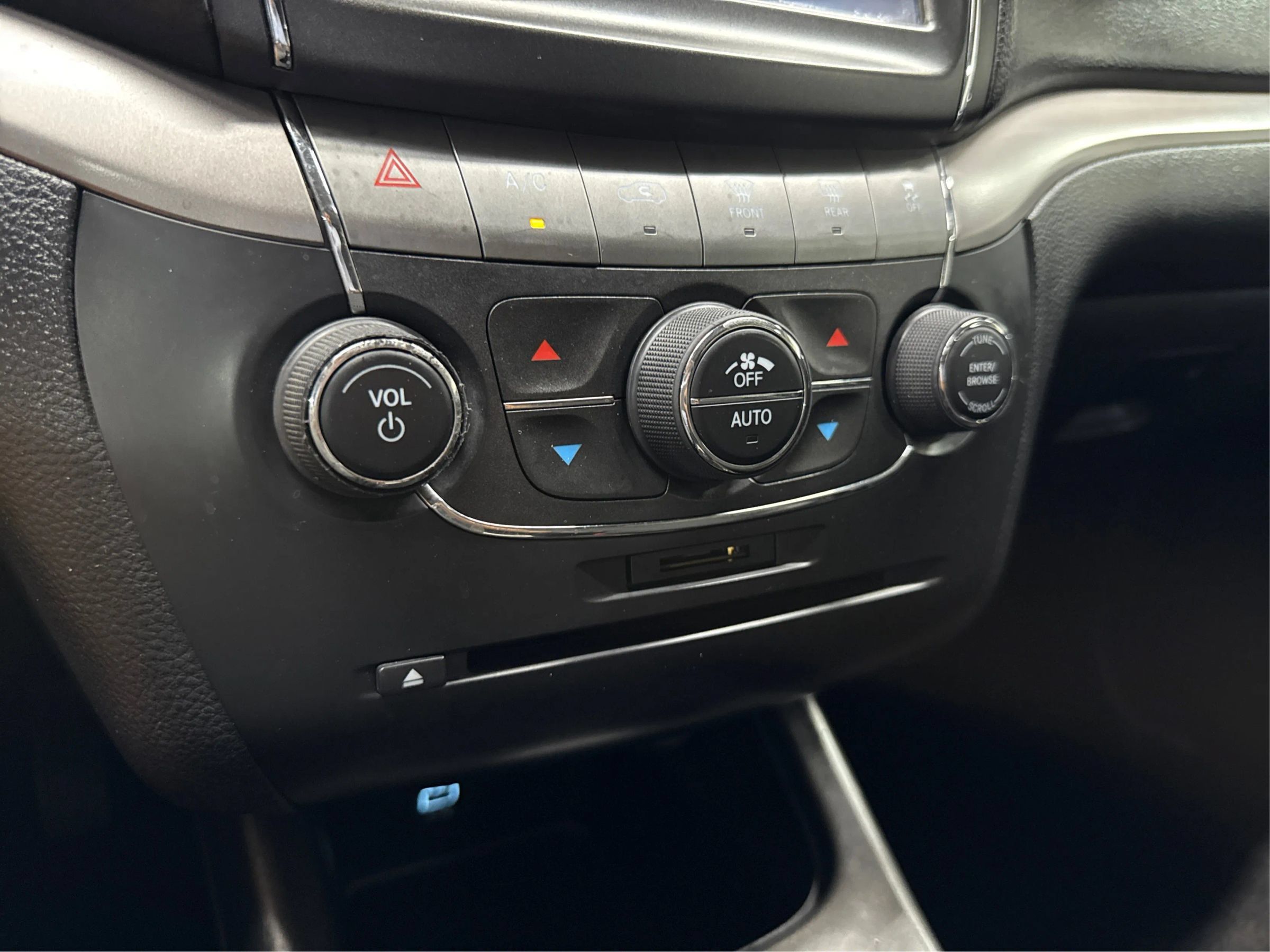 Used 2018 Dodge Journey Crossroad w/ Popular Equipment Group FWD image 18