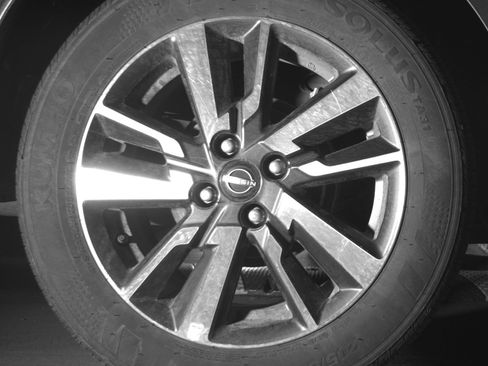 Used 2025 Nissan Versa SV FWD image 15