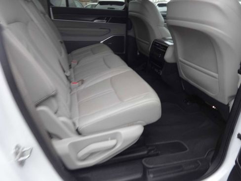 Used 2024 Jeep Wagoneer L Series II w/ Flexible Seating Group image 12