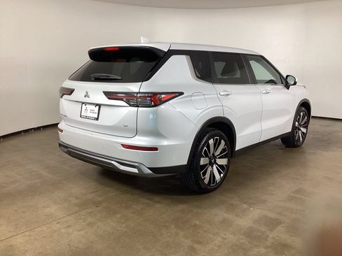 Used 2025 Mitsubishi Outlander SE FWD image 5