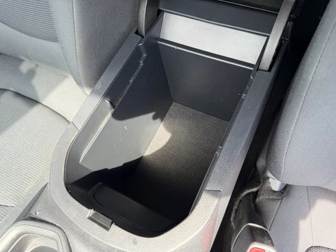 Used 2019 Toyota RAV4 LE AWD/4WD image 30