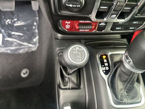 New 2025 Jeep Gladiator Mojave image 26