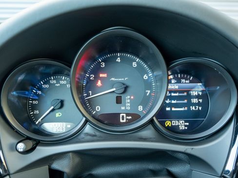 Certified 2023 Porsche Macan Turbo image 28