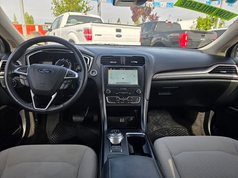 Used 2019 Ford Fusion SE w/ Equipment Group 151A FWD image 5