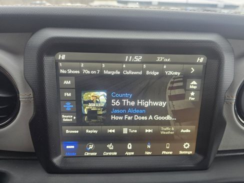 Used 2023 Jeep Gladiator Overland image 16