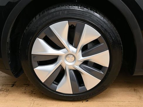 Used 2023 Tesla Model Y Long Range AWD/4WD image 39