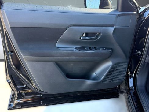 Certified 2025 Nissan Kicks S image 22