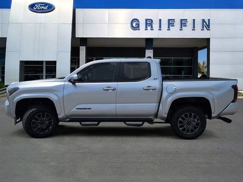 Used 2025 Toyota Tacoma SR5 AWD/4WD image 10