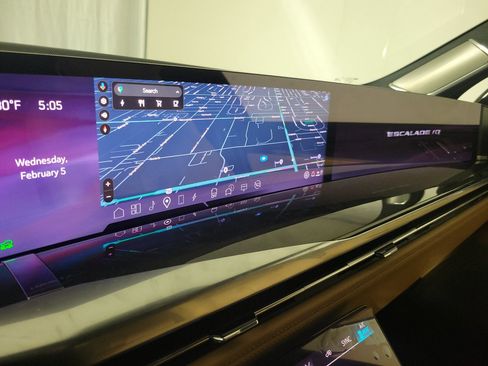 New 2025 Cadillac Escalade IQ Sport 2 w/ LPO, ONYX Package image 17