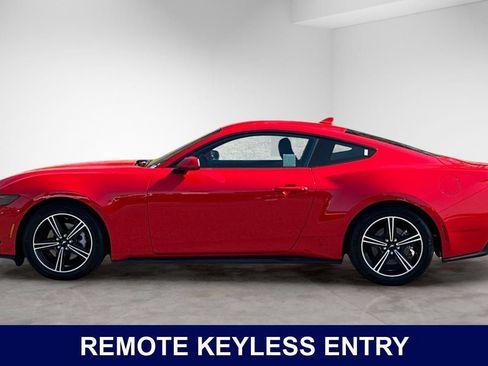 Used 2025 Ford Mustang Coupe RWD image 2
