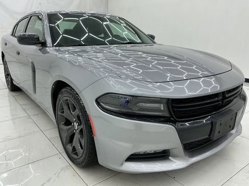Used 2017 Dodge Charger SXT w/ Rallye Group RWD image 3