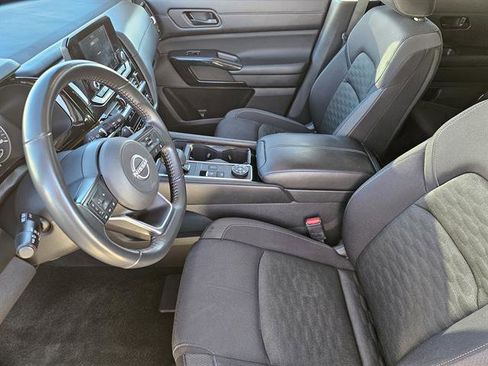 Used 2024 Nissan Pathfinder SV image 10