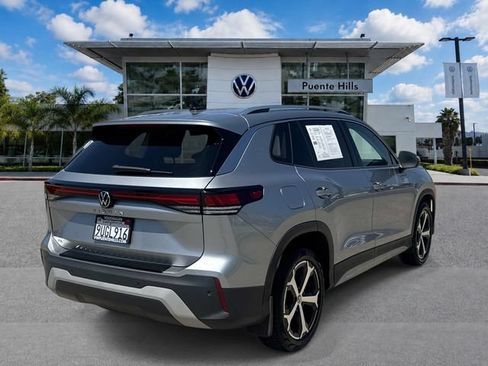 Used 2025 Volkswagen Tiguan SE FWD image 4