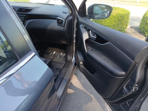 Used 2022 Nissan Rogue Sport SV image 25