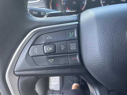 Used 2023 Jeep Grand Cherokee Laredo image 29