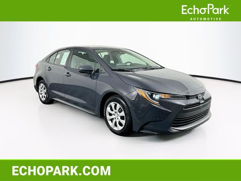 Used 2025 Toyota Corolla LE w/ Convenience Package FWD image 1