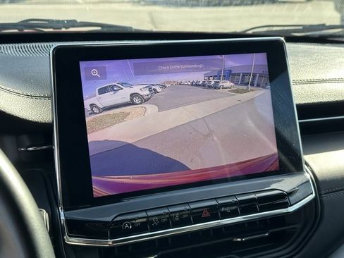 Used 2022 Jeep Compass Limited image 9